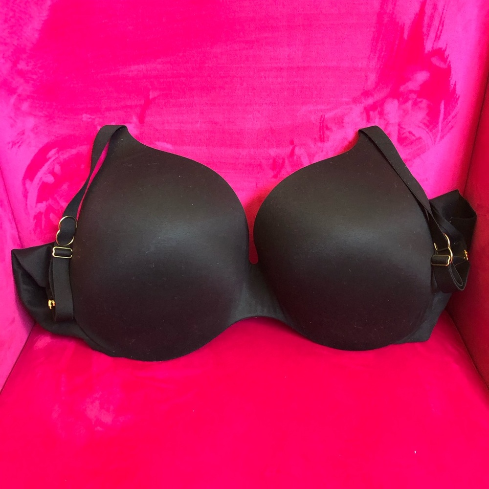 Victoria’s Secret “Incredible/perfect shape” bra. 38DDD